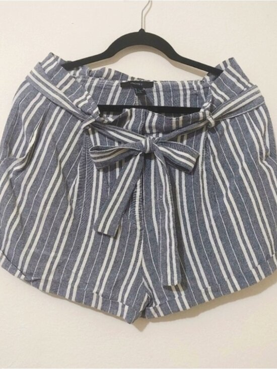 Pants - Shorts with bow detail at waist